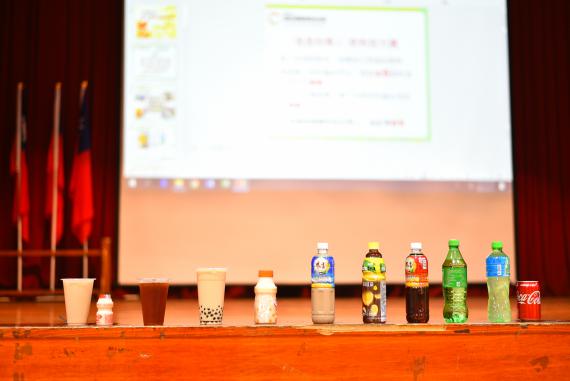 含糖飲料對學童的危害，會有糖尿病等等風險。