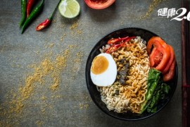 癌友想吃絕版泡麵，食品公司老董霸氣加開生產線特製 癌症患者適合吃泡麵嗎？(圖片來源: TVBS)