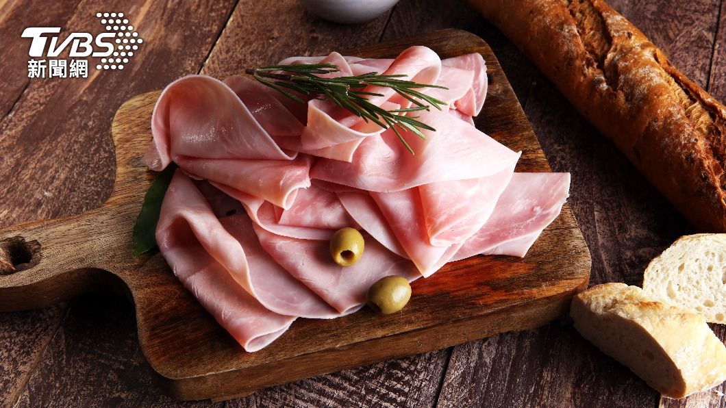 研究指出火腿和紅肉會增加子宮肌瘤2倍風險。（示意圖／shutterstock 達志影像）