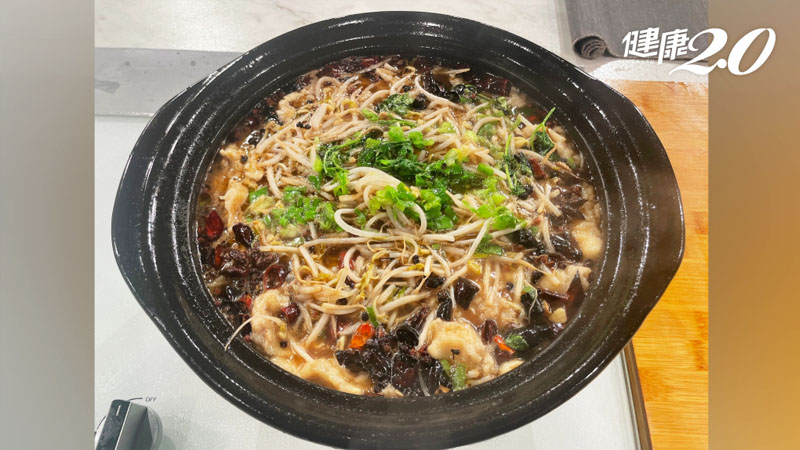 食譜／冬天吃鍋顧好胃！暖身湯底祛濕排寒又減脂 搭水煮鯛魚少負擔－辛香水煮台灣鯛