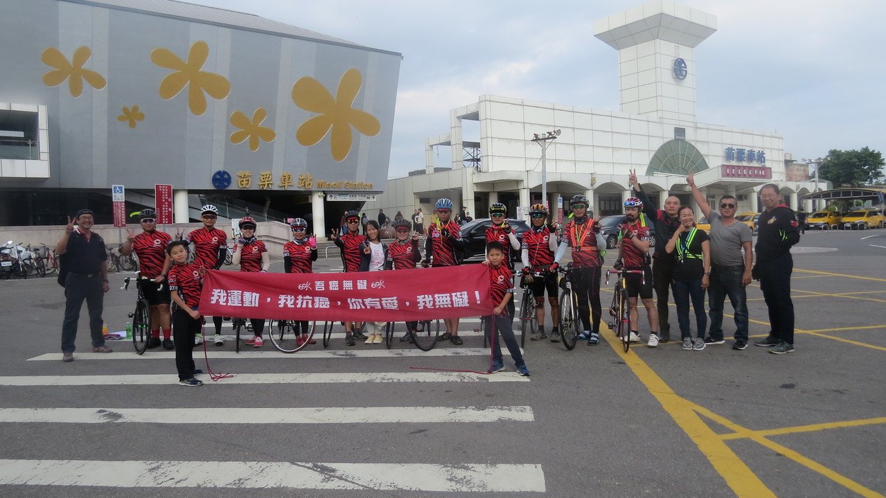 台灣、香港11名癌友「吾癌無礙」車隊騎車環台10天,挑戰4處極點燈塔,證明自己也希望大眾了解運動抗癌。記者范榮達/攝影